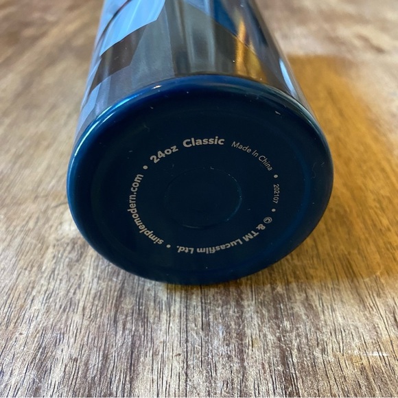 Simple Modern Mandalorian’s Grogu 24 oz Classic Tumbler with Straw - Picture 4 of 8